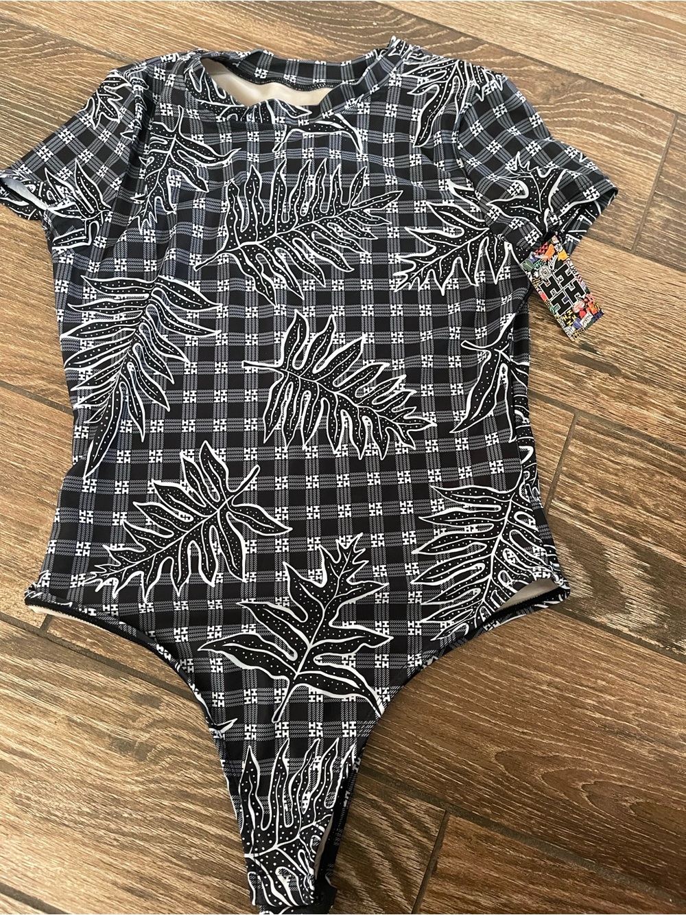 Hawaiis Finest Floral Short Sleeve Bodysuit Sz L